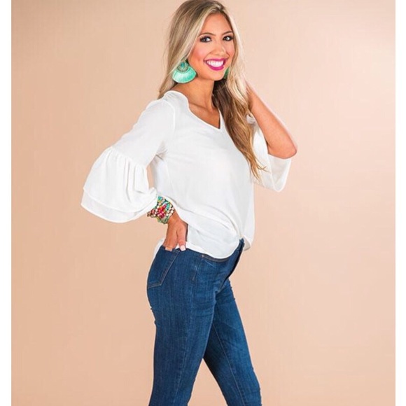 🎉HP 8/22🎉NEW SIZE S Impressions Bell Sleeve White Shift Top - Picture 3 of 5